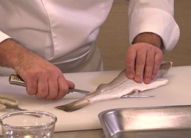 Lever les filets d'un merlan