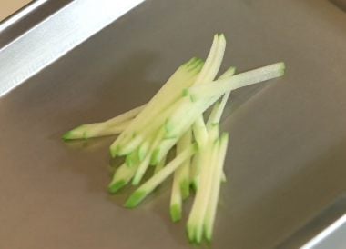 Tailler une pomme en julienne