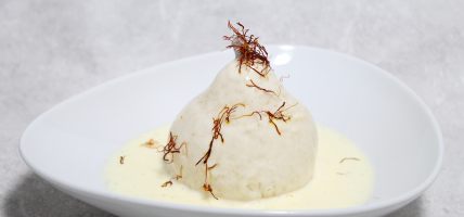 Poires, sauce yaourt safran