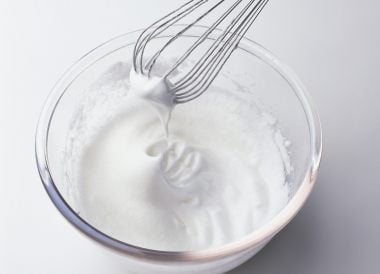 Technique pour monter des blancs d’œufs sucrés