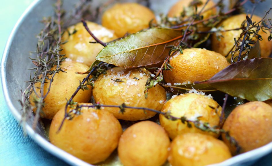 Pommes de terre confites aux herbes par Julie Andrieu
