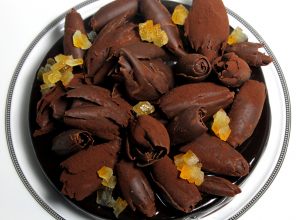 Tarte fine au chocolat fort, orange et noisettes par Alain Ducasse