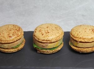 Macarons au foie gras, échalotes
