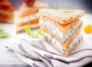 Mini club sandwichs au saumon