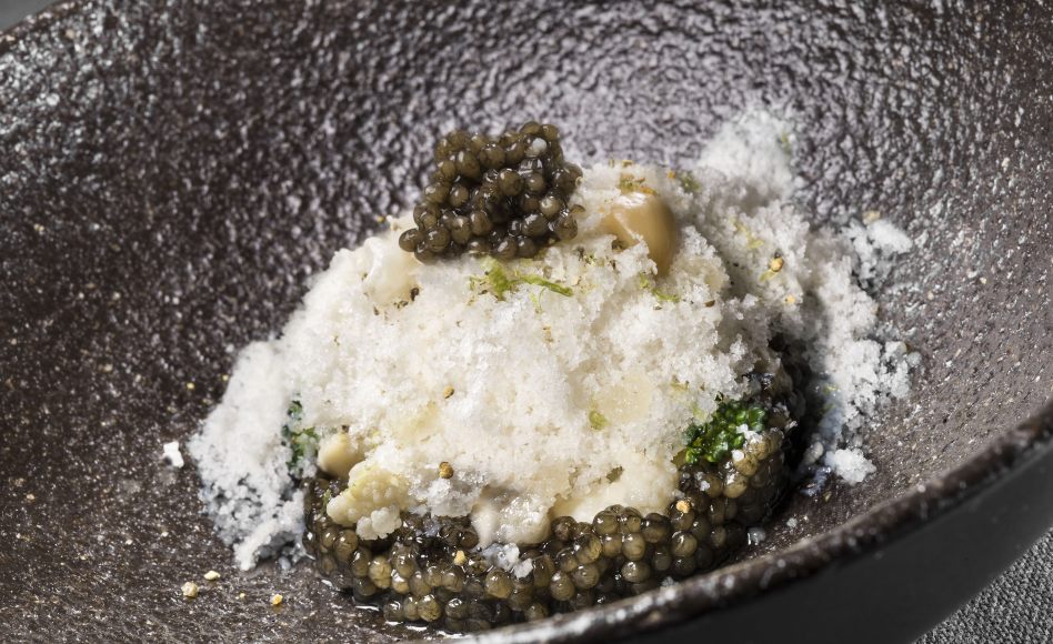 recette de Caviar alverta impérial, neige de chou-fleur, noisettes fraîches par rené et maxime meilleur