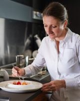 Dans la cuisine d'essai d'Anne-Sophie Pic à Valence