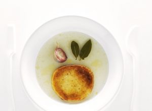 Recette de soupe à l'ail par Alain Ducasse