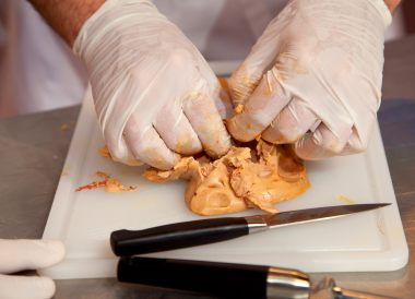 Déveiner (ou éveiner) un foie gras cru