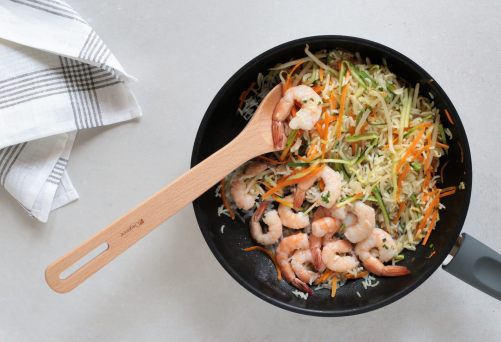 Riz thaï aux petits légumes et crevettes sautées - Recette Ptitchef