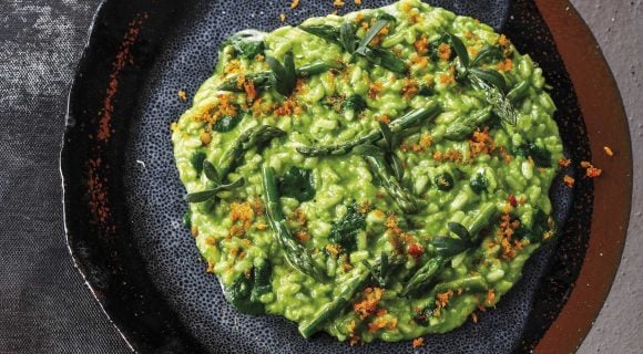 Ce produit de printemps dont on raffole : les asperges sortent (enfin) de terre