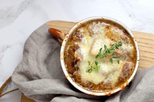 5 choses à savoir sur la soupe à l'oignon