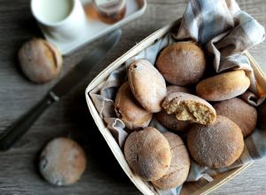 Muffins anglais céréaliers aux raisins secs