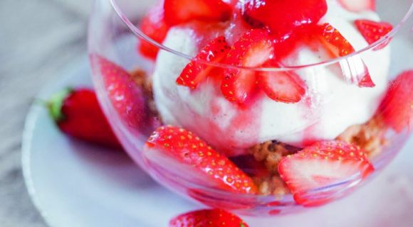 Fraisier, charlotte... 18 recettes de chefs pour sublimer la fraise en dessert