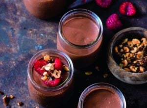 Recette des petits pots au chocolat, framboise et praliné noisette par Akrame Benallal