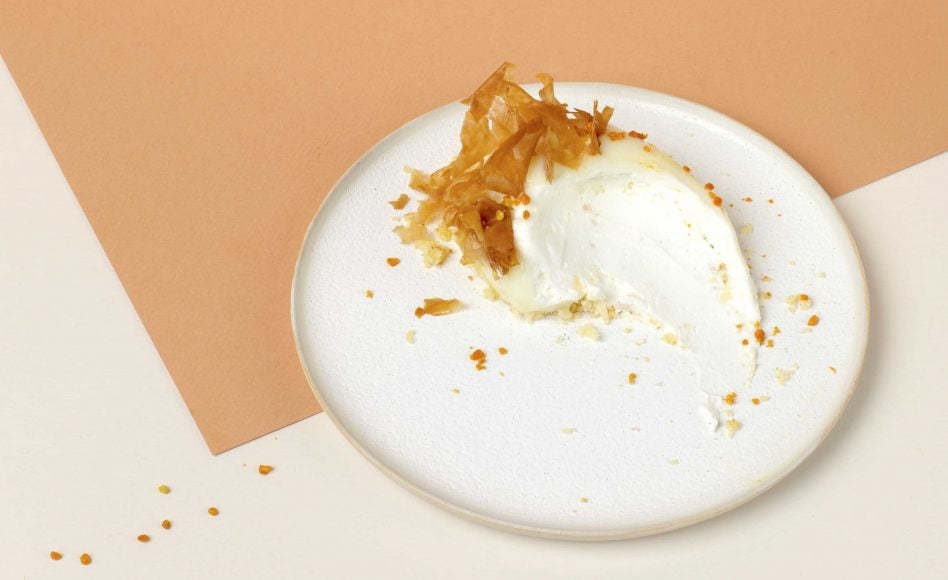 Recette de Faisselle façon crème d’anjou, miel de pissenlit glacé, pollens de ciste et de châtaignier par Jessica Préalpato