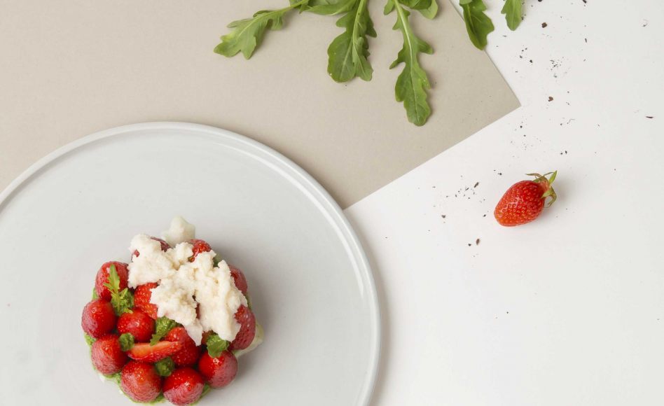 Recette de fraises, pistou de roquette et caillé de chèvre par Jessica Préalpato