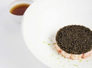 Langoustines bretonnes rafraîchies, caviar doré, nage réduite