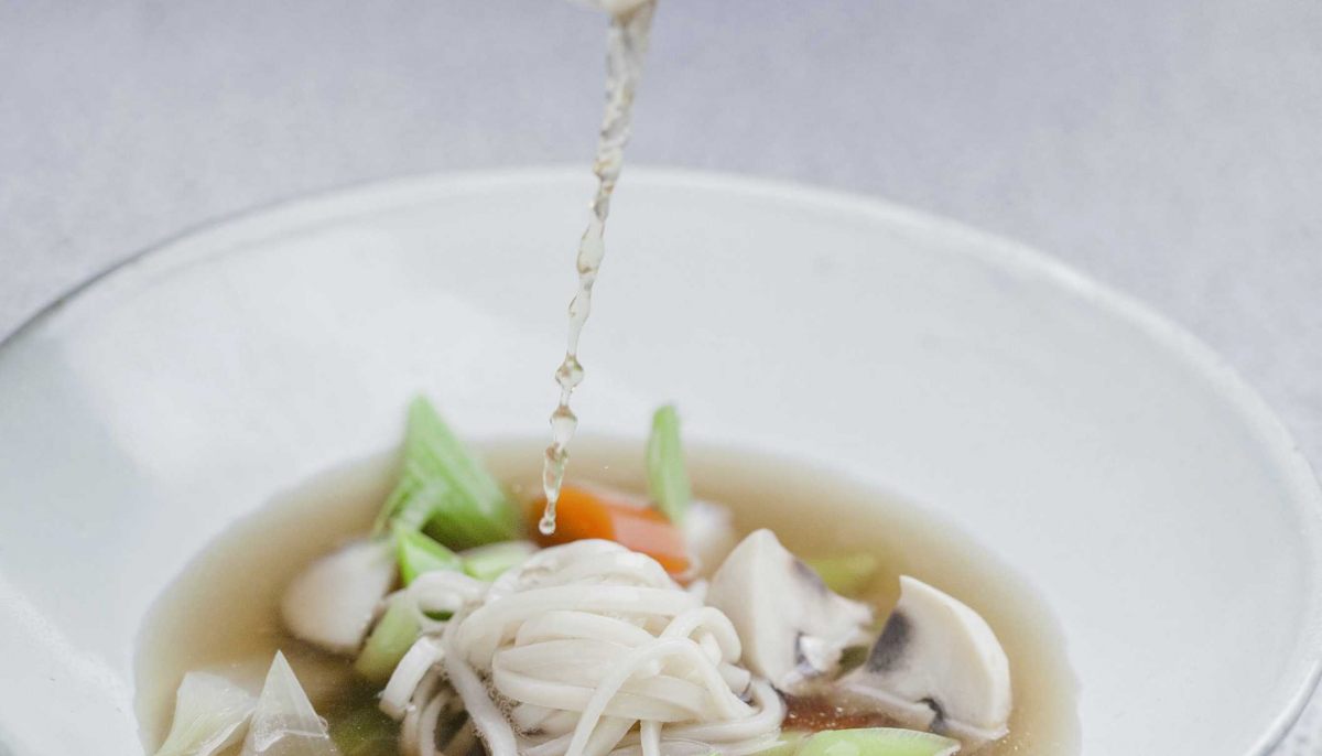 Recette de Bouillon de poule au pot, udon par Alain Ducasse Académie