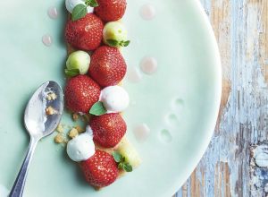 Recette de fin sablé aux fraises, crémeux basilic par Julien Duboué
