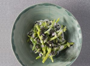 Recette de haricots verts caviar osciètre fleurs de ciboulette par Mauro Colagreco