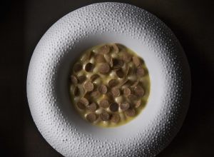 Recette d'haricots, truffe blanche et beurre de montagne par Mauro Colagreco