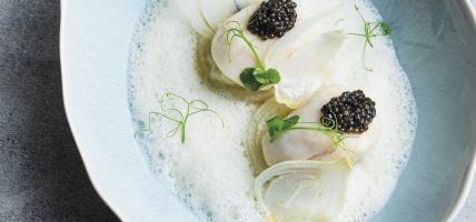 Recette de saint-jacques, caviar, oignon