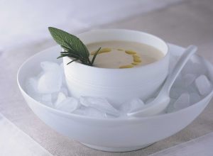 Soupe glacée de haricots blancs