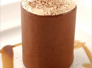 Crème de chocolat, de vanille au caramel glacé et sabayon au café par Alain Ducasse
