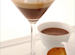 Coupe café-chocolat, tasse de chocolat fort, brioche rôtie par Alain Ducasse