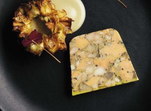 Le pressé de ris de veau, foie gras, truffes et artichauts de jean-françois deport, mof