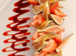Sablé à la vanille, mélange de fraises et de figues par Alain Ducasse