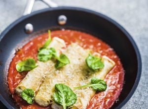 Recette de cannelloni, ricotta épinards, sauce tomate, Grana Padano® fondu par Denny Imbroisi