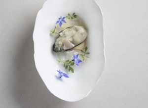 Recette d'huître, poire et cresson sauvage par Mauro Colagreco