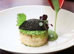 caviar d'aquitaine velouté d'orties céleri rôti entier