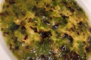 Emietté de crabe aux agrumes, yaourt grec, gelée de tartare d'algues