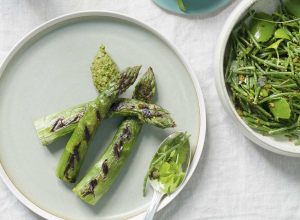 Recette d'asperges vertes, salicorne, pistaches par Romain Meder