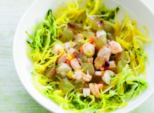 Recette bébé : Salade de courgette, crevette et raisin