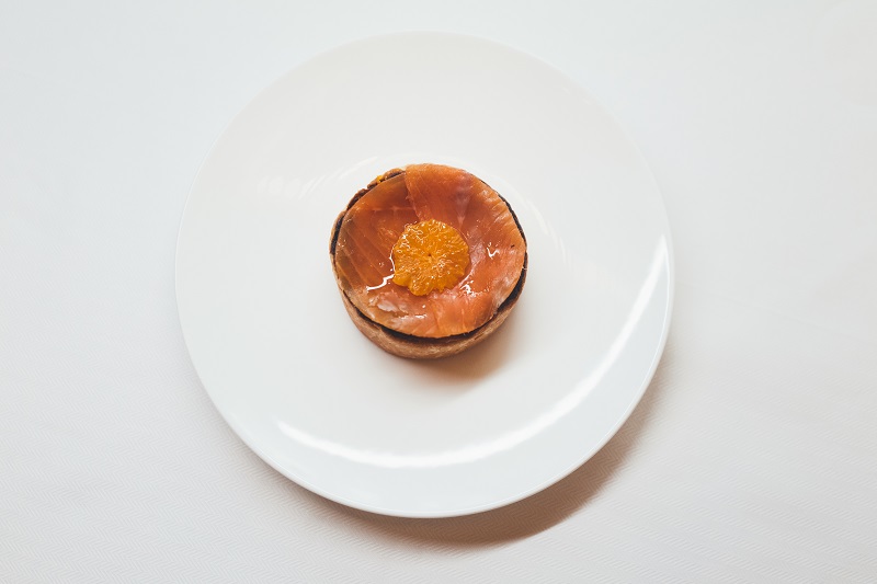 Tartelette, œufs de truite, sabayon agrume
