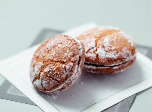 Macarons craquelés par École de Cuisine Alain Ducasse