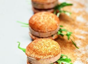 Macarons au foie gras, figues et pain d’épices