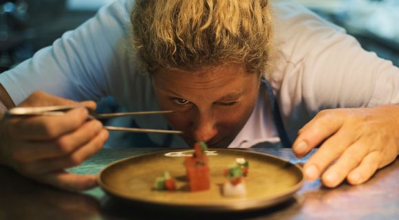 Cette cheffe autodidacte est la première de son pays à remporter trois étoiles