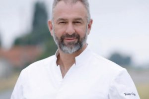 Le chef Yoann Conte élu Cuisinier de l'année 2024 par le Gault & Millau