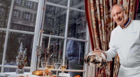 Après 25 ans, ce chef étoilé quitte les cuisines du palace Le Bristol