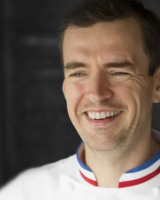 Qui est Arnaud Faye, le chef qui succède à Eric Fréchon à la tête du Bristol Paris ?