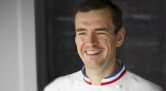 Qui est Arnaud Faye, le chef qui succède à Eric Fréchon à la tête du Bristol Paris ?