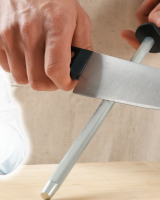 Voici trois types de couteaux à avoir absolument dans sa cuisine selon Philippe Etchebest