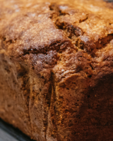“Un cake moelleux et plein de caractère” : le chef étoilé Jean Sulpice partage sa recette de saison parfaite pour l’apéritif