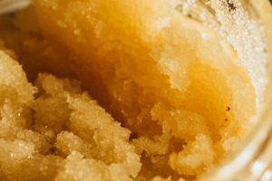 “Il réveille les saveurs” : selon le chef étoilé Jean Sulpice ce condiment est idéal pour sublimer vos recettes, voici comment le faire maison