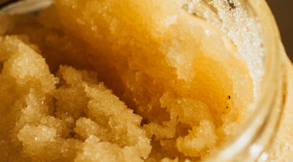 “Il réveille les saveurs” : selon le chef étoilé Jean Sulpice ce condiment est idéal pour sublimer vos recettes, voici comment le faire maison