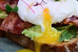 “Simple, rapide et inratable” : le chef Pierre Chomet vous montre comment réussir un œuf poché à la perfection